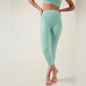 Athleta Salutation Stash 7/8 Tight